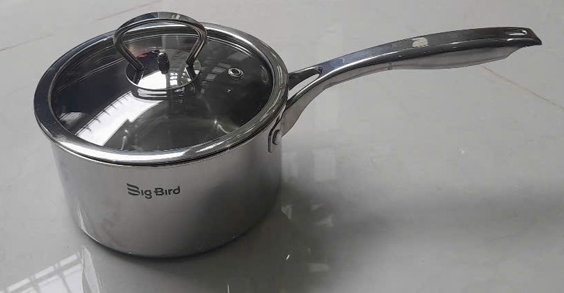 Nồi bột liền khối Bigbird 16 bằng inox có nắp kính chịu lực đặt trên bếp
